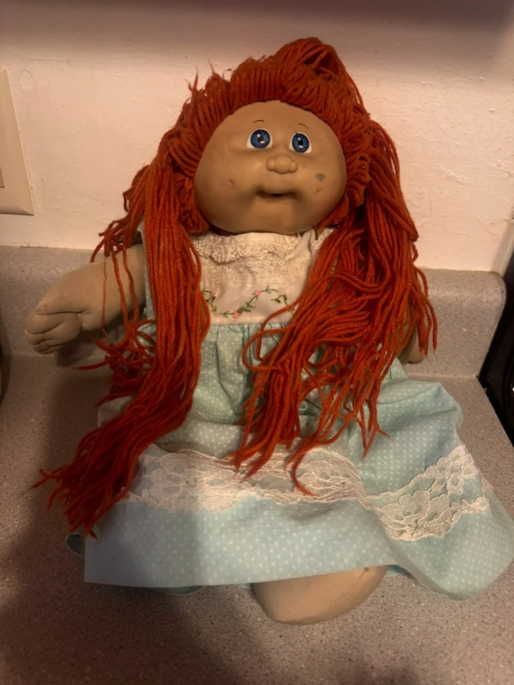 Vintage Cabbage Patch Kids doll features a distinctive Xavier Roberts signature
